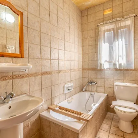 Ta'leli Pool In Gozo - Happy * Għarb