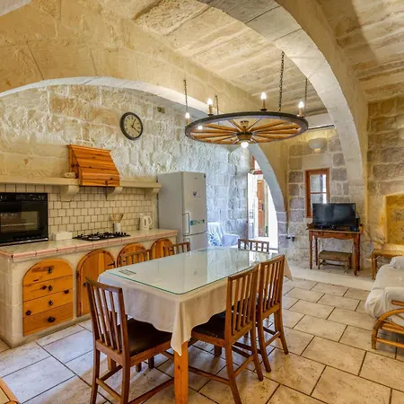 Vakantiehuis Ta'leli Pool In Gozo - Happy