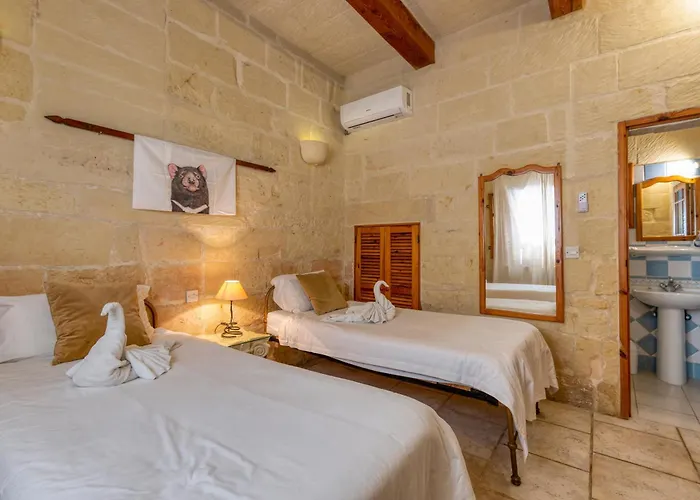 Ta'leli Pool In Gozo - Happy