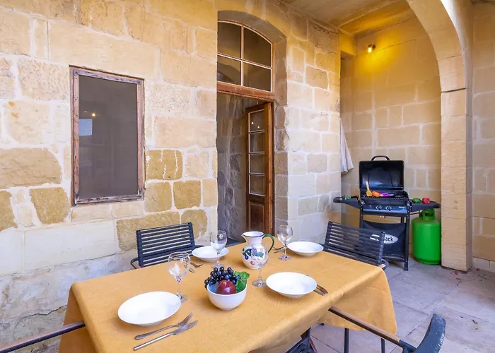 Ta'leli Pool In Gozo - Happy Għarb