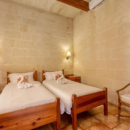 Ta'leli Pool In Gozo - Happy