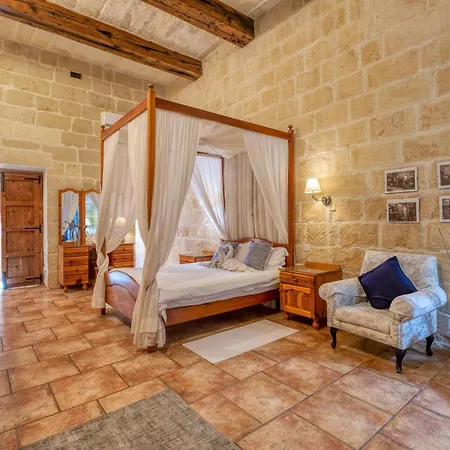 Ta'leli Pool In Gozo - Happy * Арб