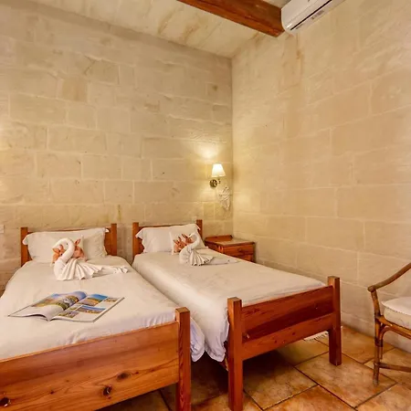 Ta'leli Pool In Gozo - Happy * Арб