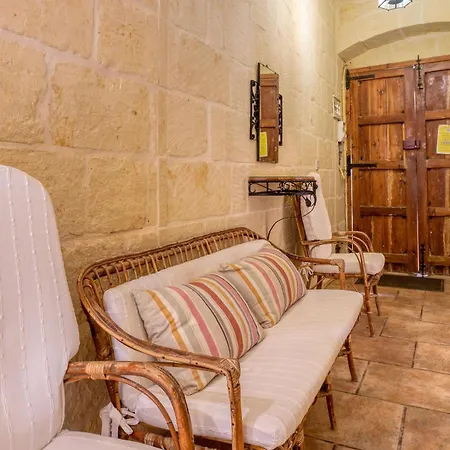 Ta'leli Pool In Gozo - Happy