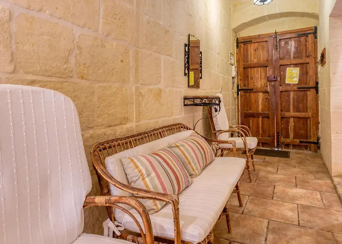 Ta'leli Pool In Gozo - Happy Għarb