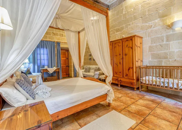 Ta'leli Pool In Gozo - Happy * Għarb