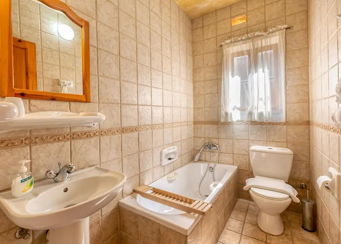 Ta'leli Pool In Gozo - Happy * Għarb