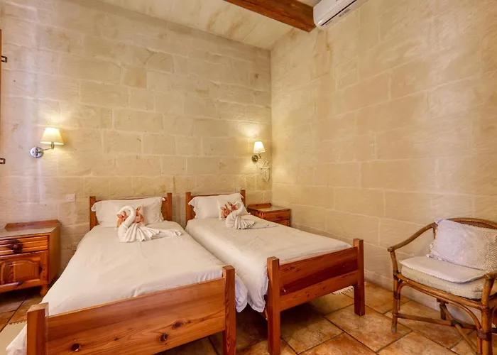 Ta'leli Pool In Gozo - Happy